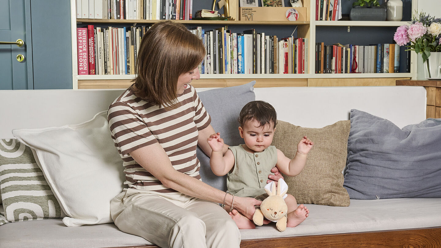 https://www.chicco.it/dw/image/v2/BJJJ_PRD/on/demandware.static/-/Sites-Chicco-Italy-Library/it_IT/dw44e573ef/site/13-Consigli/Articoli/Gioco/Doudou Neonato/doudou_neonato.jpg